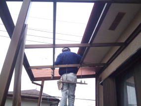 波板屋根の貼り換え