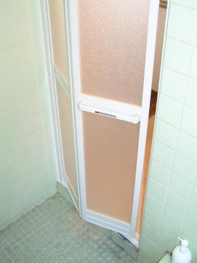 取替後の浴室ドア